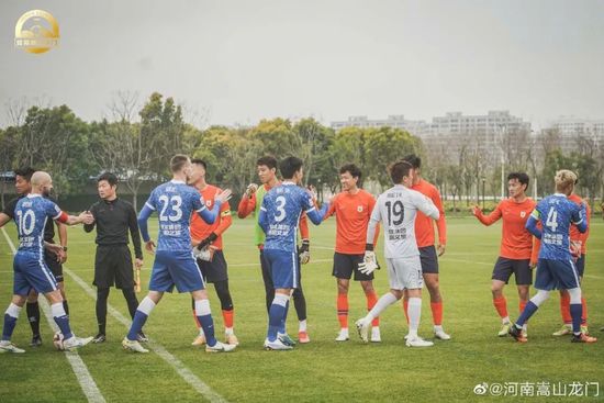 捆绑c黑袜军警gay视频