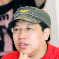 美女被男人扒开腿猛照片